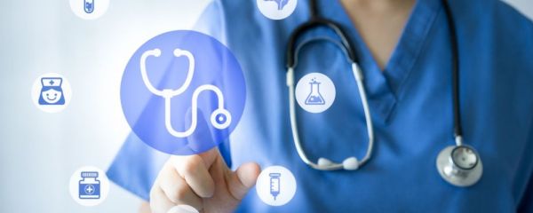 小狗坐十几个小时长途面相都变了