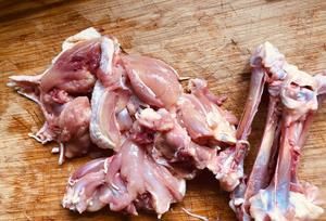 鸡腿肉拌饭的做法 步骤2