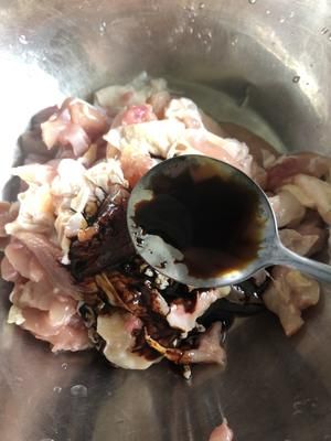 鸡腿肉拌饭的做法 步骤3