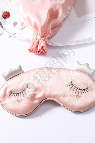 熬夜的生活耳机眼罩睡高清图片