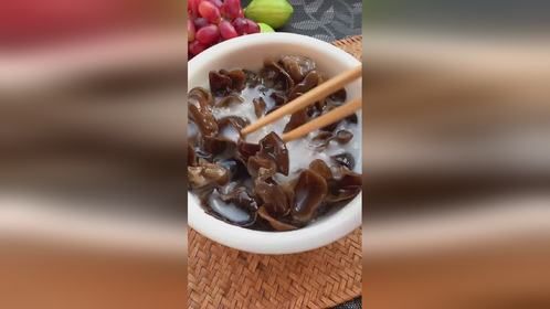 教你一招，木耳泡又快又干净。赶快收藏起来吧。