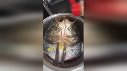 不知道吃啥，走到菜场看见大鱼头就买了一个豆腐