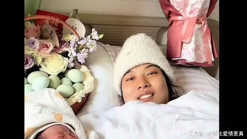 聪聪和媳妇给大家报喜，母子平安