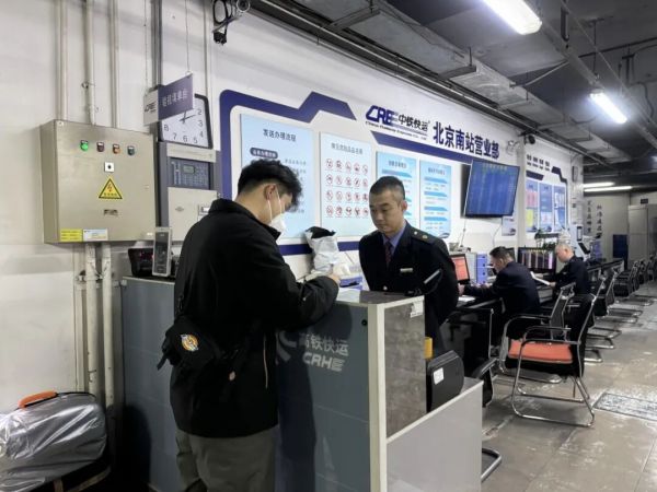 “毛孩子”可以单独出行了！高铁宠物托运服务升级