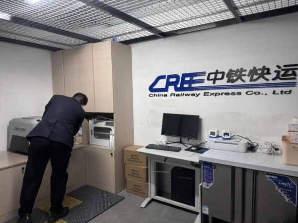 “毛孩子”可以单独出行了！高铁宠物托运服务升级