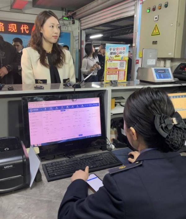 首批萌宠登上高铁！