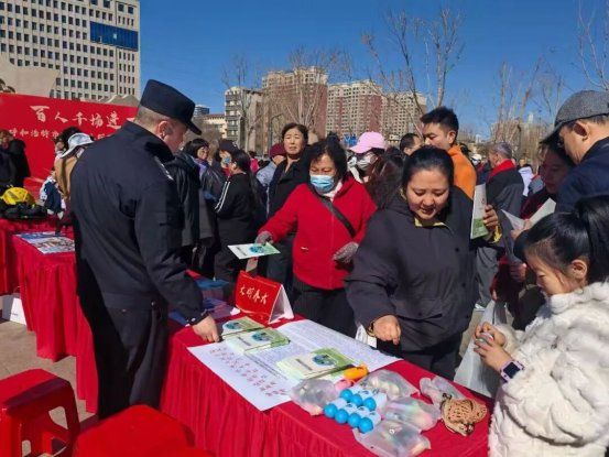 文明养犬 “宠”爱有方丨人民路派出所开展文明养犬主题宣传活动相关图片