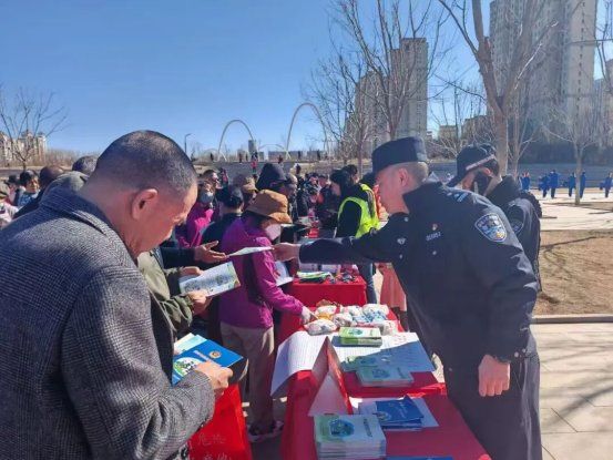 文明养犬 “宠”爱有方丨人民路派出所开展文明养犬主题宣传活动相关图片