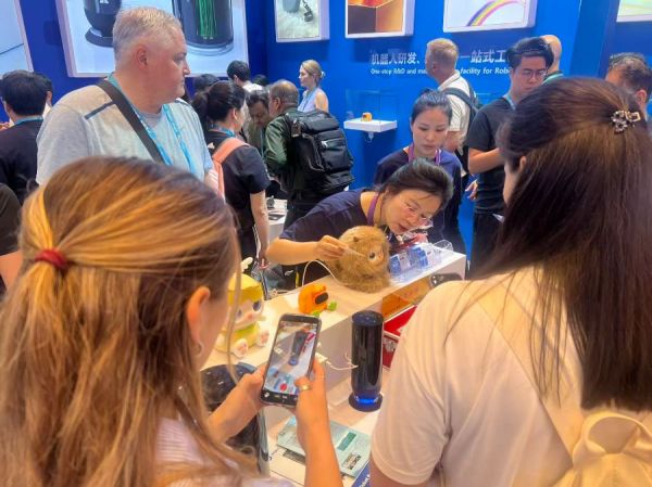 金大智能展位。魏彤摄