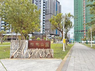 高雄 榕树公园遍地黄金 拟设宠物专区
