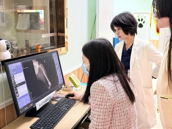 新瑞鹏集团旗下上海瑞鹏宠物医院转诊中心（黄兴分院）高分通过美国动物医院协会（AAHA）认证！ 