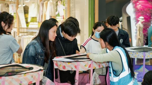 “余生有你” 公益领养落地中原万达 心粮用爱为流浪动物筑家