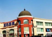 有这样一家咖啡店，不仅有咖啡和甜品，还有13只萌宠柯基犬陪伴