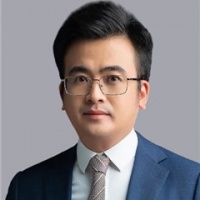 我在网上看见一条领养宠物狗的信息，后面被只要交800块钱的托运费，谁知被骗1