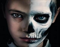 故事：偷狗误杀活人判刑二十年，他越狱后去找儿子……