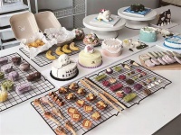 厦门陆续出现宠物烘焙店 有店铺月售200多个宠物蛋糕