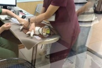 自己生病“多喝热水”，猫咪生病“豪掷上万”