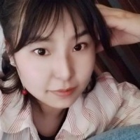 阿娇晒与宠物猫日常照，嘟嘴贴脸画面亲昵可爱，她到底有多喜欢猫呢？