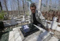 外媒：中国兴起清明为爱宠扫墓 墓碑价格最高2万元