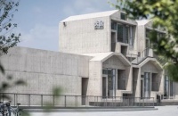 他造了间清水混凝土酒店，为宠物而生，酷得颠覆你的想象！