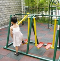 小女孩玩耍被宠物狗咬伤致死，女孩家长上告法庭，被告不认赔偿！