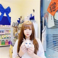 喜欢宠物的新疆女孩在青岛开创了首家上门洗宠门店