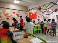 宠物俱乐部引领文明养宠新风尚 奉贤这个小区提供犬防免疫办证咨询一条龙服务