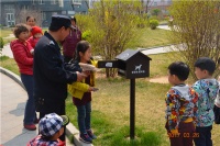 北苑社区宠物携便箱 倡文明养宠