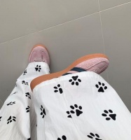 小狗咬爪子（宠物行为背后的重要信号与解决方法）