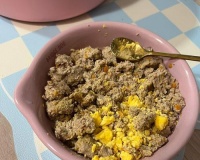 生鸡蛋与狗粮的完美搭配（营养丰富的宠物食谱）