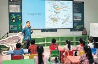 广西第44届爱鸟周主题宣传活动举行 专家传授观鸟秘籍