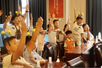 研究员与我们蜂趣童行