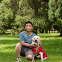 你不要以导盲犬为借口，导盲犬也是狗，凌驾法律之上吗？//@中华田园黑球:首先，人家不是遛狗。那是导盲犬，不知道啥是导盲犬就去百度一下。其次，但凡保密的地方普通人都不可能让你进，随便找个理由就能进了？再次，但凡是保密的地方都有明确的指示牌或者岗哨，不是放个保安就不管了。最后，视频里面人家说了和校方提前