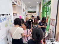 当公益遇见二次元：新华书店宠物主题书店上演青春创意快闪，呼吁“生命友好”