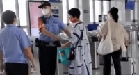 官方澄清禁止活鱼坐高铁，可以携带，但必须密封