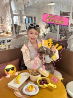 洗香香美容完的小斗,也就亲了一百口