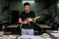 男子68万买侏儒鳄当宠物，6月后男子失踪，警方上门查监控后愣住