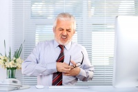 心梗前最明显一个症状真的只是胸痛吗？无胸痛的心梗在女性中更常见吗？