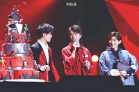 尴尬！王源为《立个Flag》下位嘉宾留下犀利问题，刚好被千玺撞上