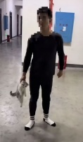湘西一职校宿管重摔学生私养的小猫！校方称已要求道歉并辞退