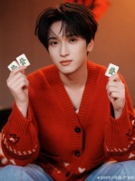 严浩翔的宠物猫名字是什么，和这次初五祝福有什么关联？