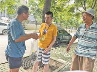 热心市民捡到巴西龟不知如何处置 记者联系后武汉动物园收下进行圈养