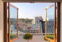 你还在用“宅”当借口？小心把自己活成“电子宠物”！