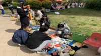 万通路街道东苑社区跳蚤市集：闲置物品“再就业”  绿色节俭暖邻里